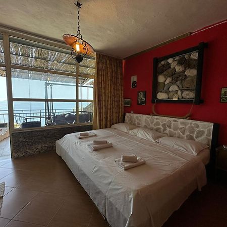 Hotel Vila "Oda E Miqve" Вльора Екстер'єр фото