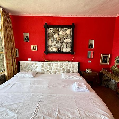Hotel Vila "Oda E Miqve" Вльора Екстер'єр фото