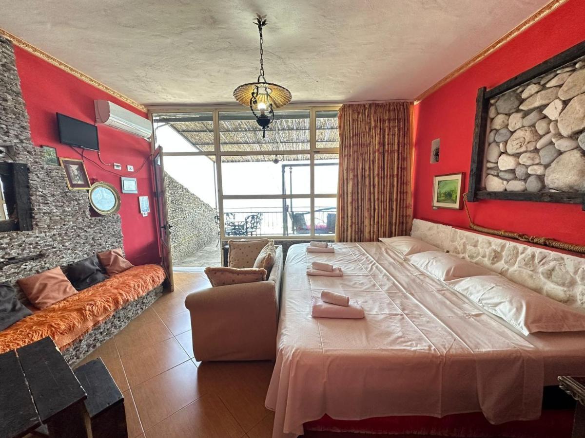 Hotel Vila "Oda E Miqve" Вльора Екстер'єр фото