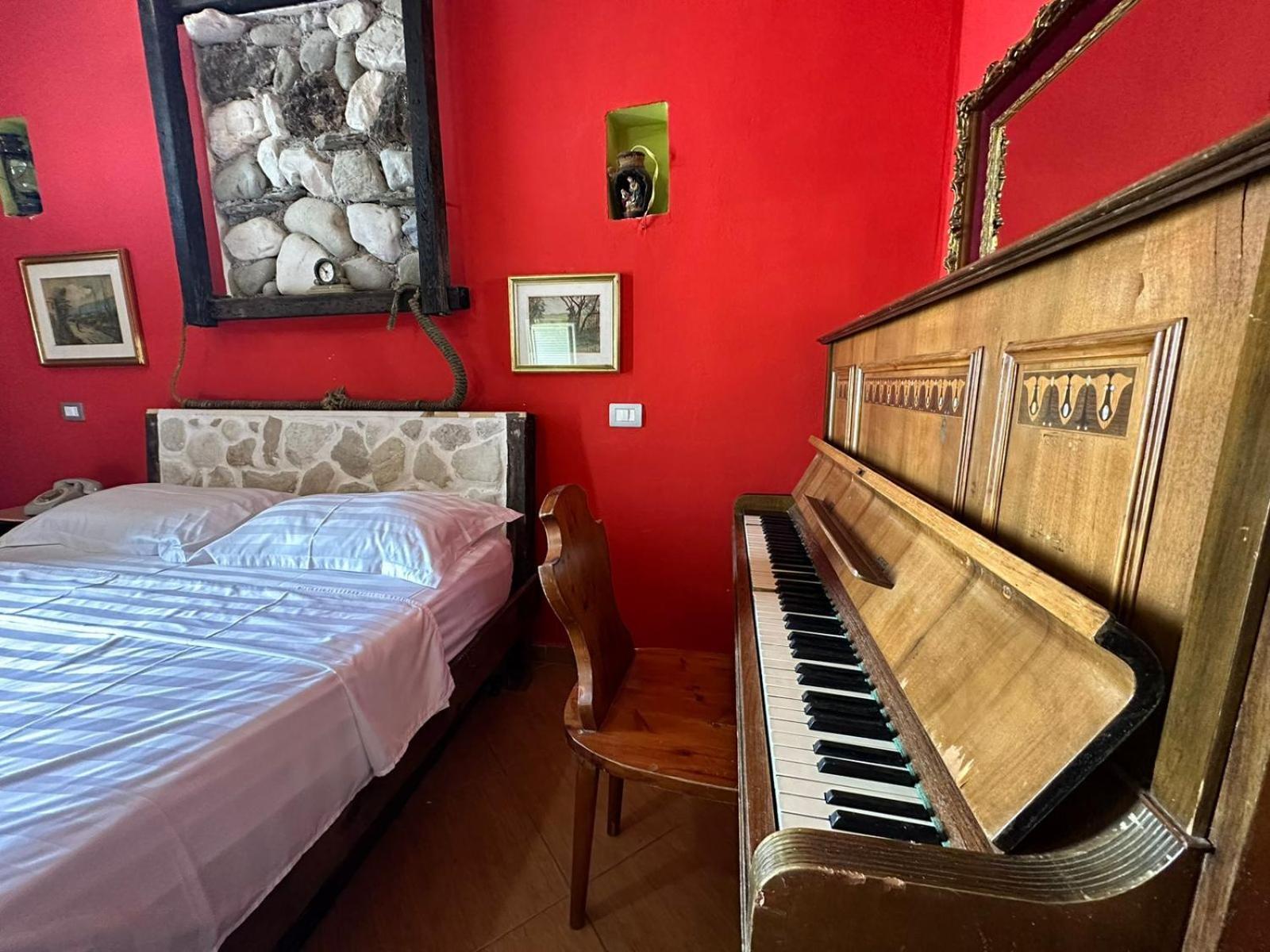 Hotel Vila "Oda E Miqve" Вльора Екстер'єр фото