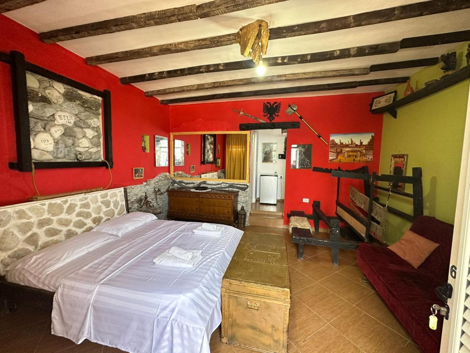 Hotel Vila "Oda E Miqve" Вльора Екстер'єр фото