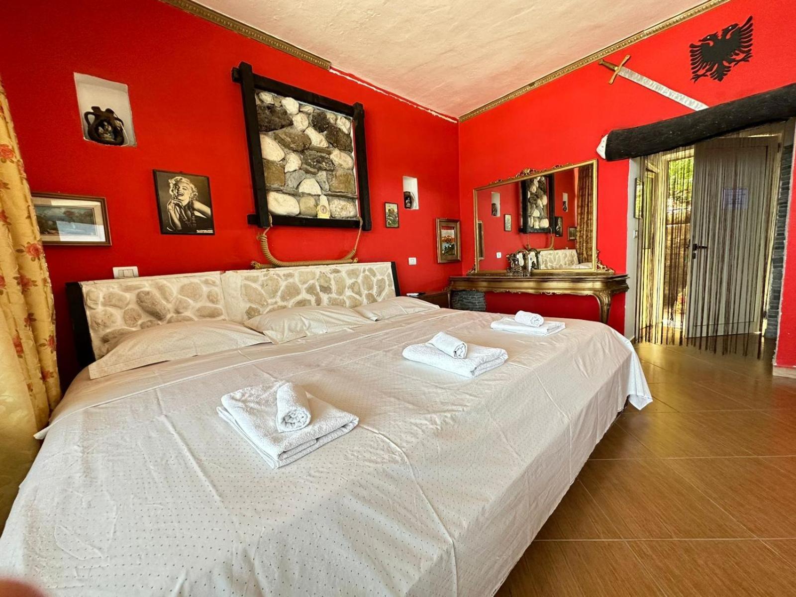 Hotel Vila "Oda E Miqve" Вльора Екстер'єр фото